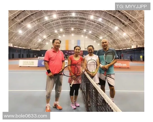 赛后分析:北京网球队与深圳网球队的默契配合与战术探讨 赛后分析:北京网球队与深圳网球队的默契配合与战术探讨
