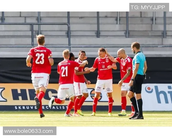 法乙联赛精彩对决朗斯主场迎战红星球队全力争胜