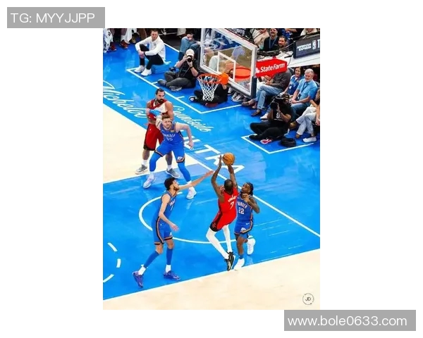 火箭队与雷霆队激战正酣NBA精彩对决引发球迷热议